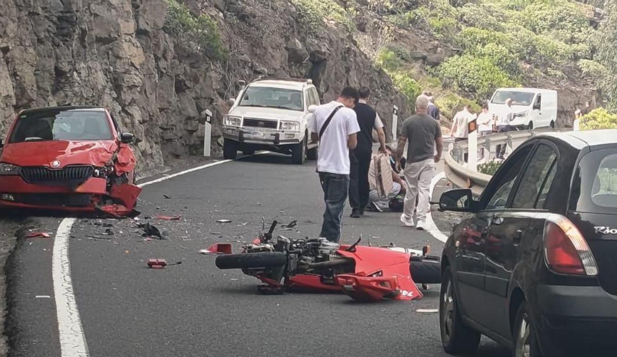 Grave un motorista tras una colisión contra un coche en Moya