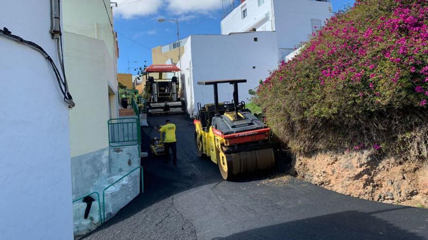 El Ayuntamiento culmina el asfaltado de nueve calles de Lomo Magullo