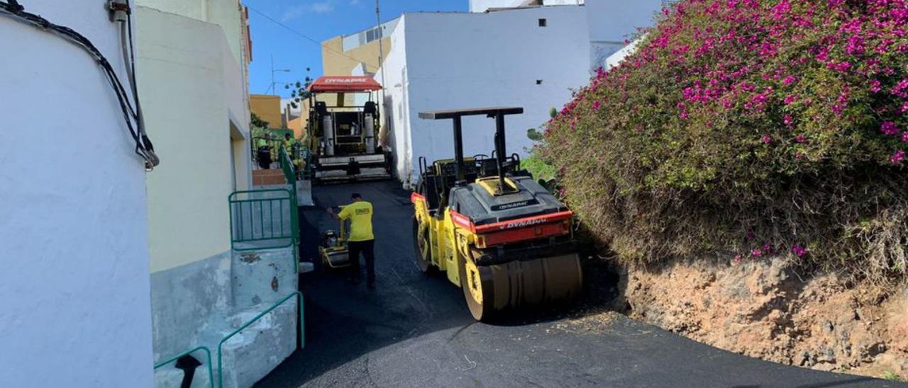 Una de las vías que recientemente se asfaltó en Lomo Magullo. | | AYUNTAMIENTO DE TELDE