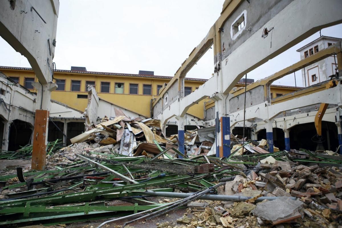 Demolición de la cubierta de la antigua Giesa