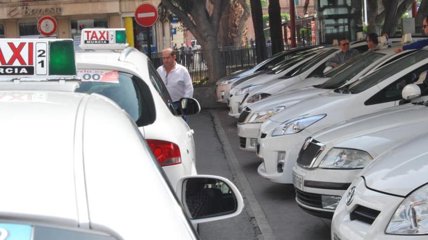 Taxis en Martínez Tornel, en una foto de archivo.