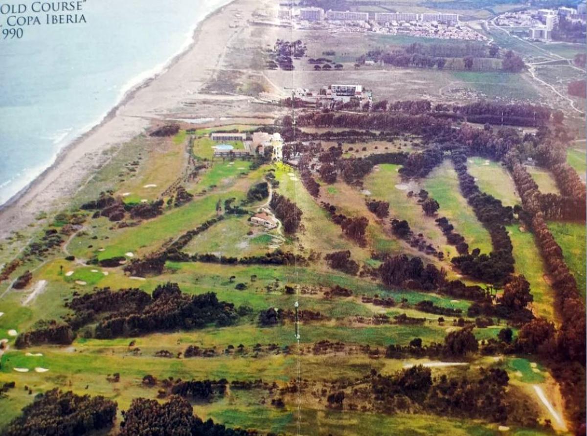 Vista aérea del Parador Málaga Golf y el campo en un folleto del RCCM de 1990.