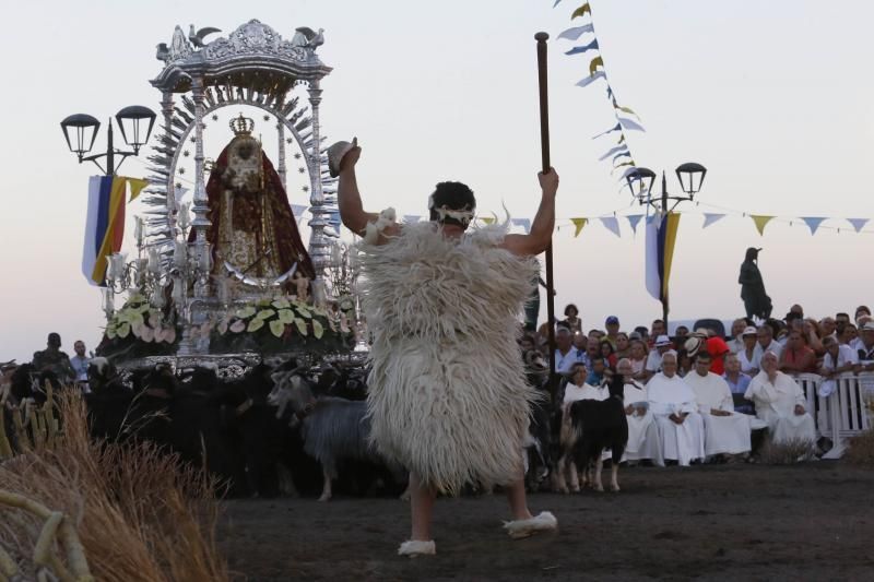 Representación del hallazgo de la Virgen de Candelaria por los guanches 2016