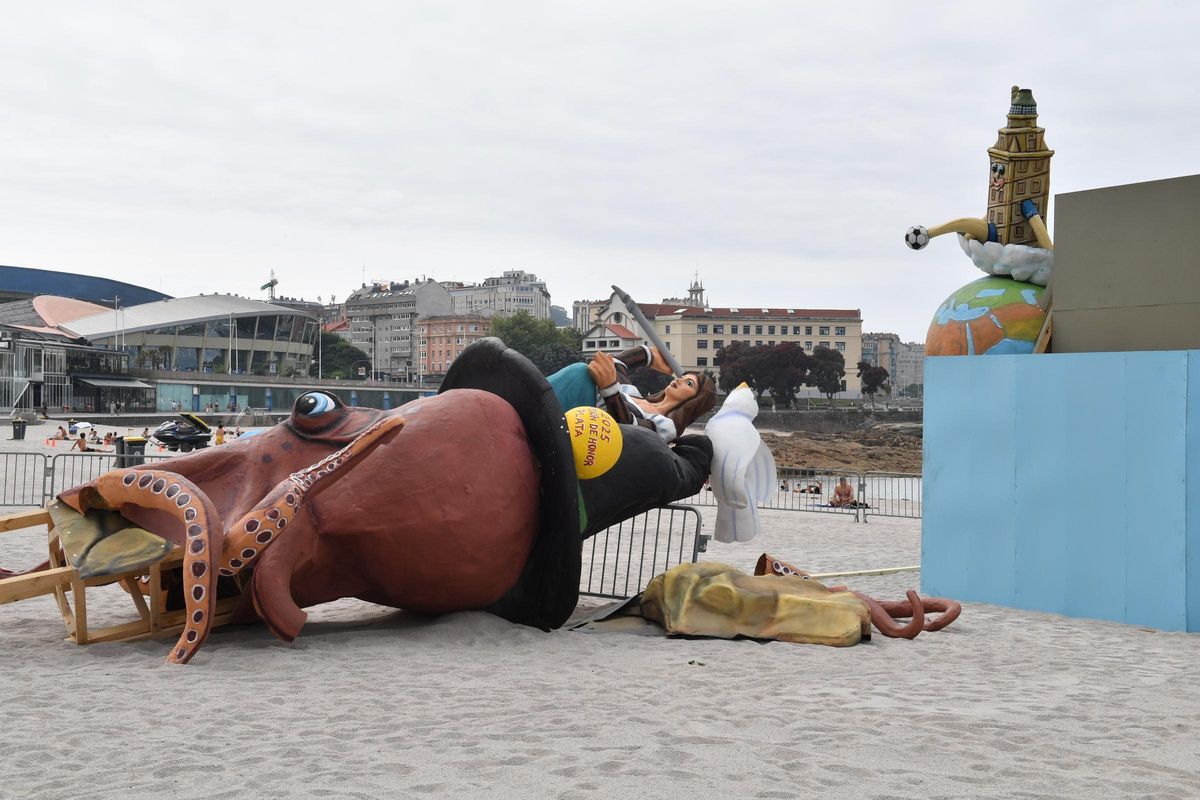 Montaje de la falla en Riazor