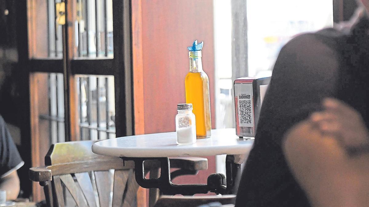Algunos establecimientos ya apuestan por no ofrecer sus condimentos en monodosis.