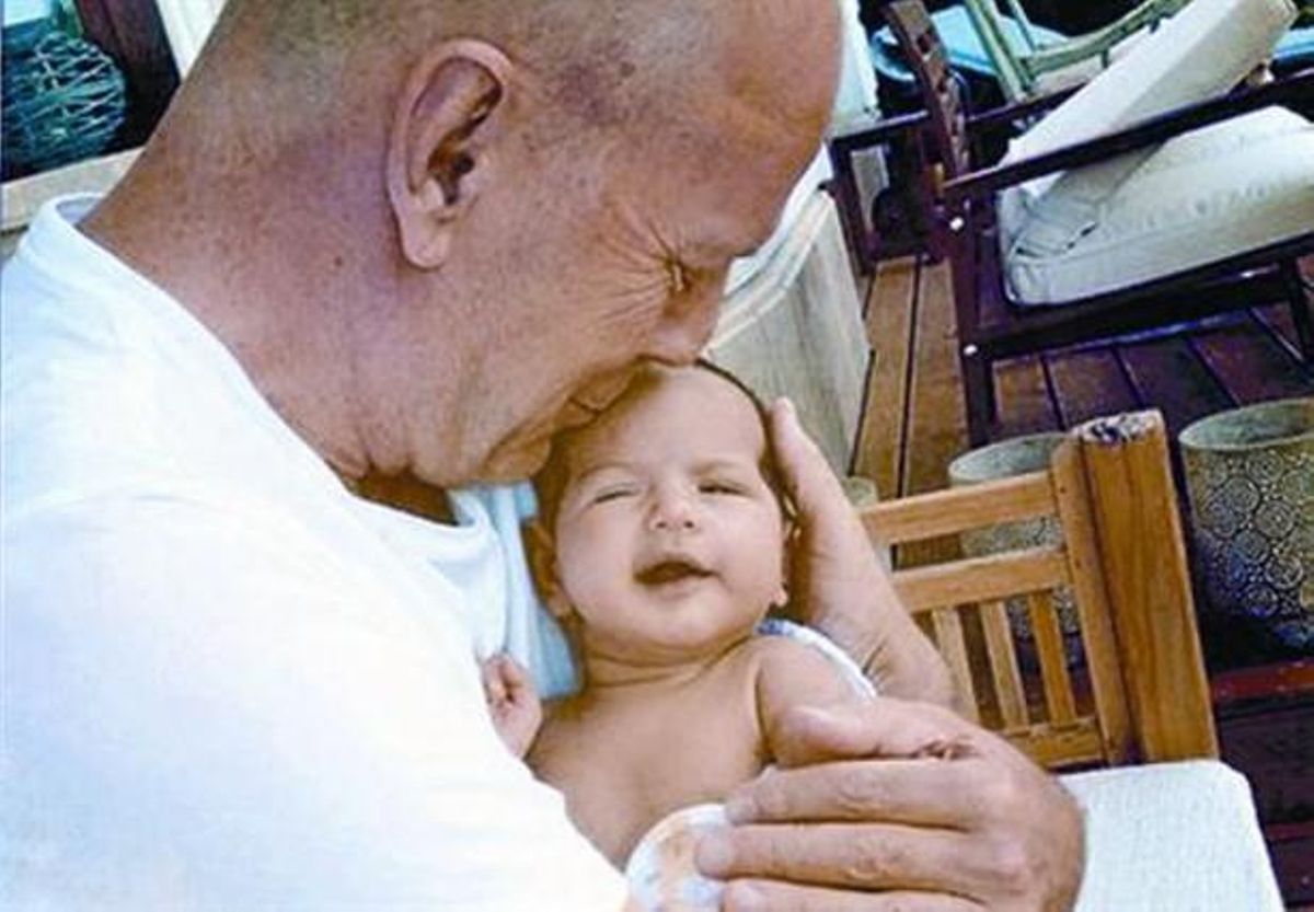 Bruce Willis presenta la seva filla Mabel Ray a Twitter_MEDIA_1 Bruce Willis presenta la seva filla Mabel Ray a Twitter_MEDIA_1