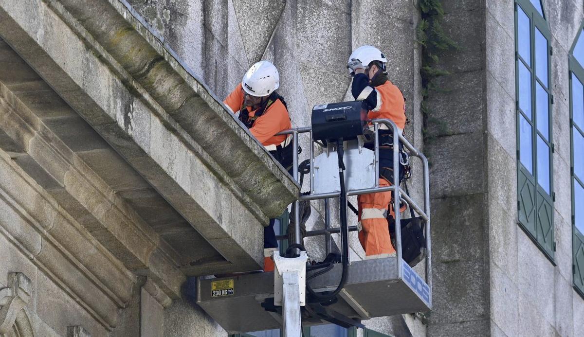 Intervención en el CEIP Froebel para frenar la entrada de agua | RAFA VÁZQUEZ