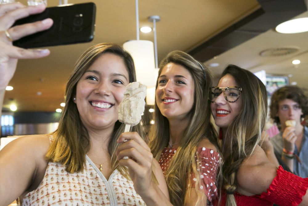 Presentación del polo de Rocambolesc con la cara del moro del castillo