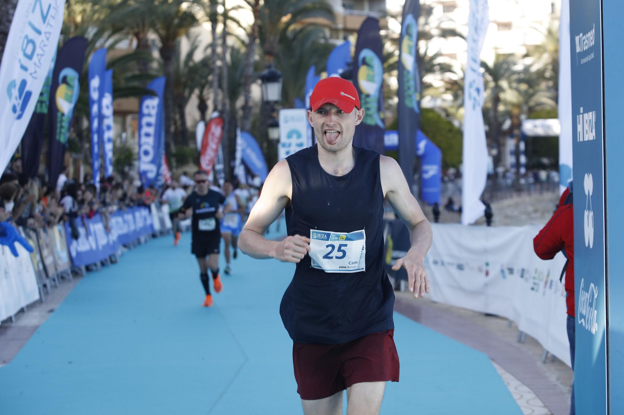 Búscate en nuestra galería de fotos del Santa Eulària Ibiza Marathon