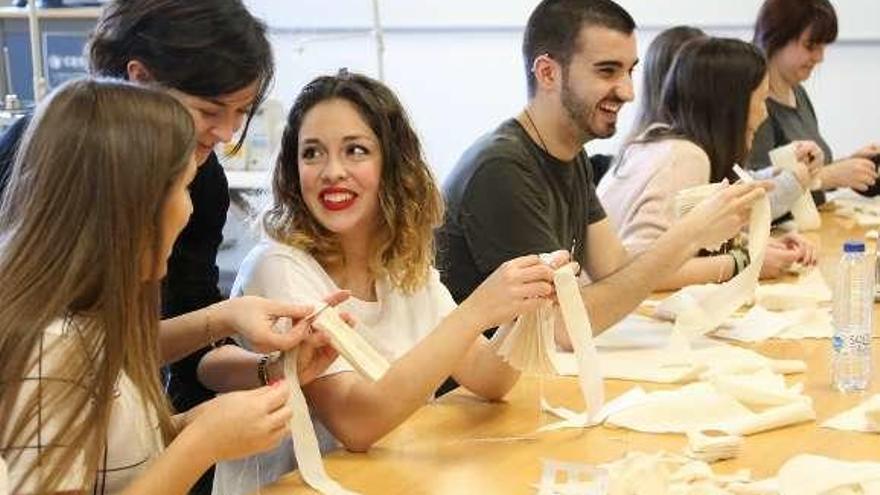 Alumnos del Grado oficial en Diseño de Moda de CESINE.