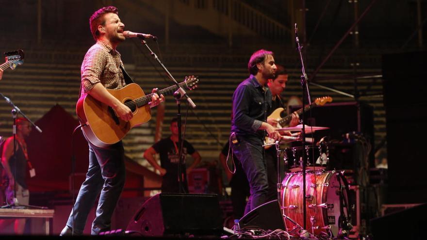 El grupo Maldita Nerea actuando en la Plaza de Toros de Alicante