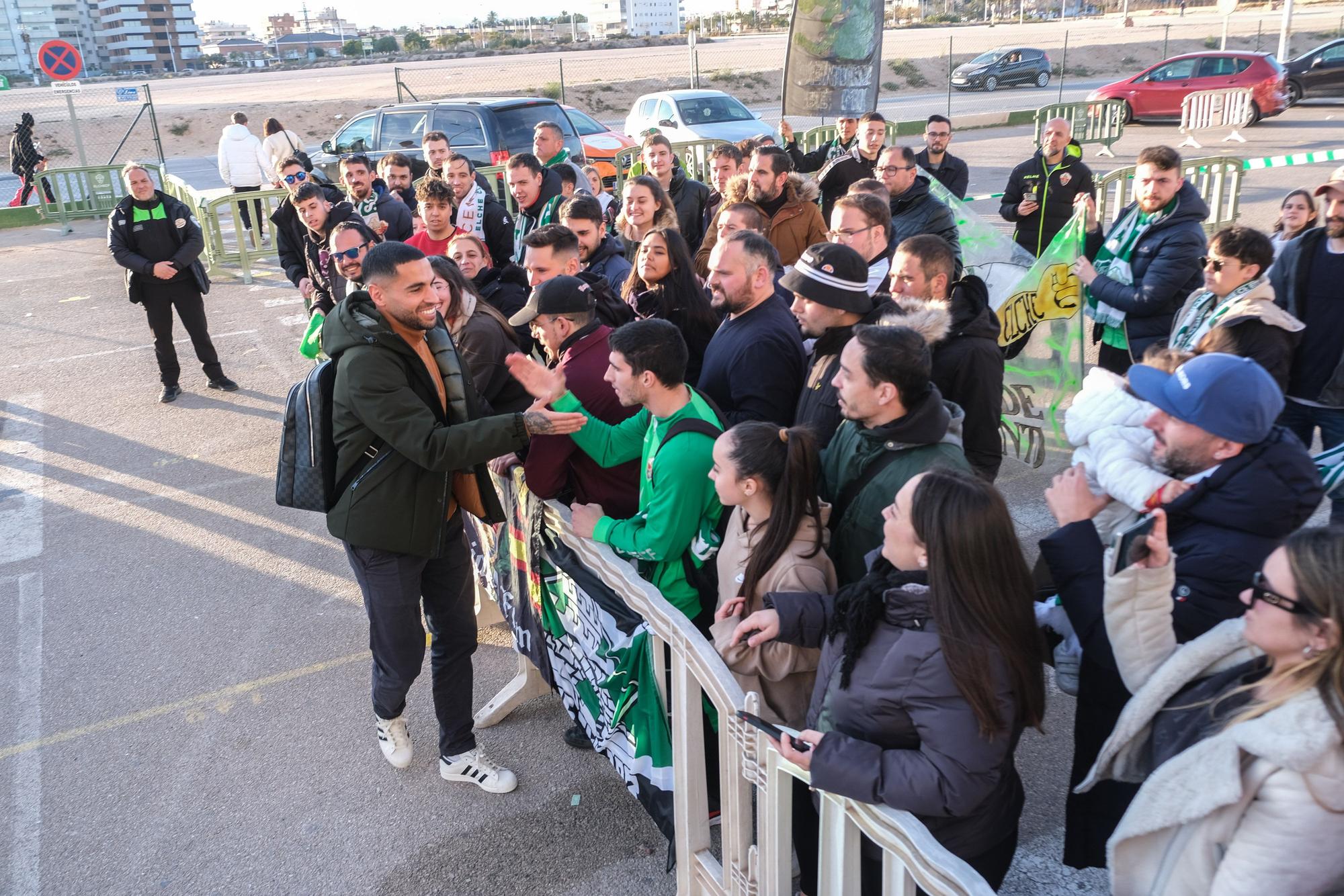 Así ha despedido la afición del Elche CF a la plantilla en su partida hacia Sevilla