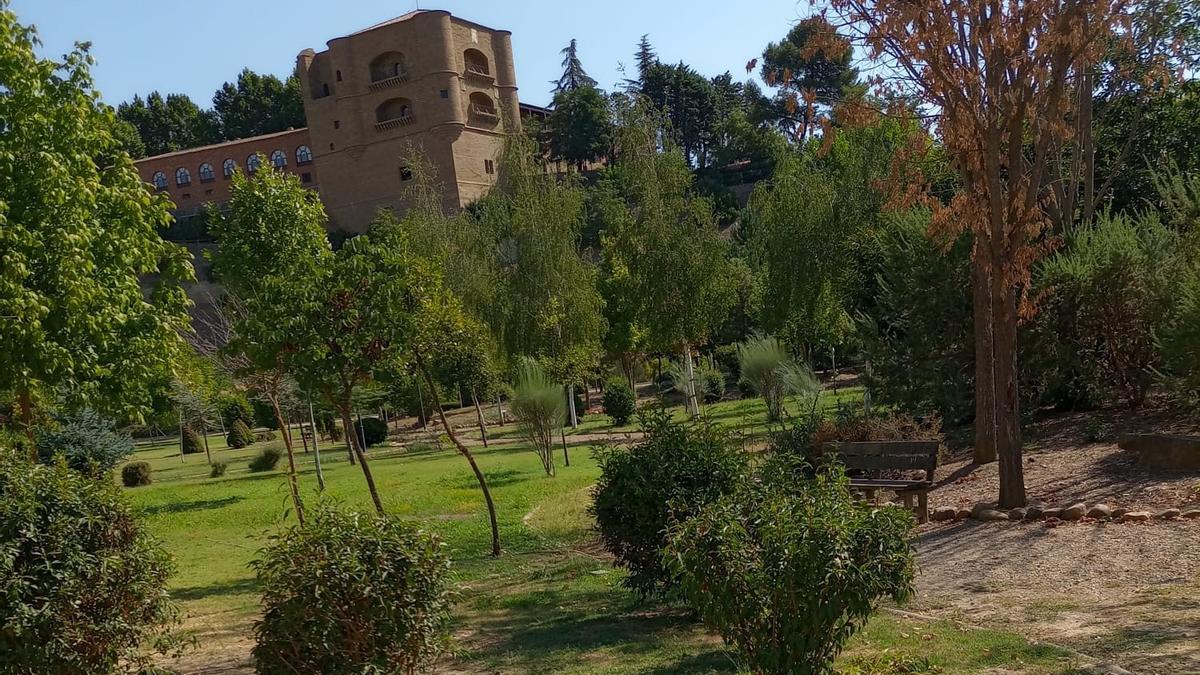 El Prado de las Pavas con el Parador al fondo.