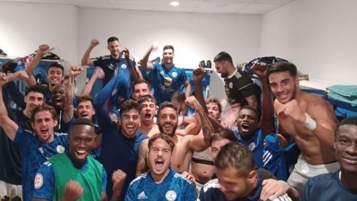 Los jugadores del CD Marino celebran la victoria lograda ayer. | | CD MARINO