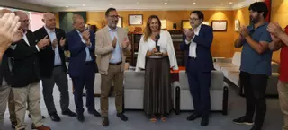 Cristina Mendo sueña, al recoger el galardón como "Asturiana del mes", con lograr la televisión para la Vuelta a Asturias