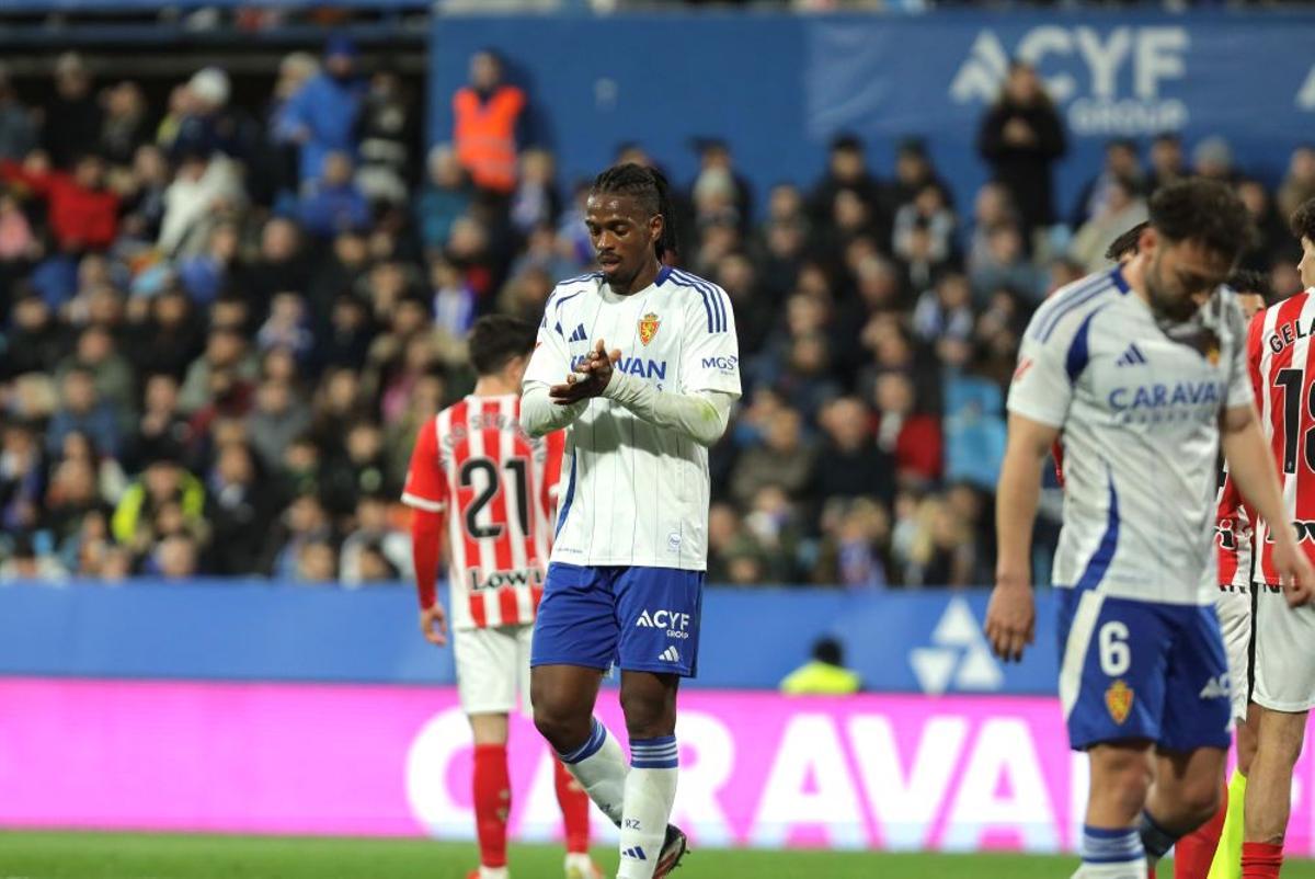 Jair Amador, en un momento del partido.