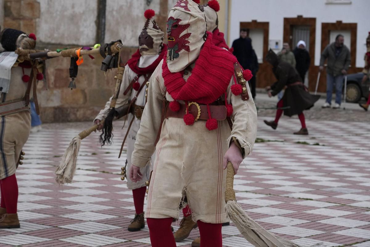 GALERÍA | La Vaquilla y los Cencerros reviven el antruejo más tradicional en Palacios del Pan