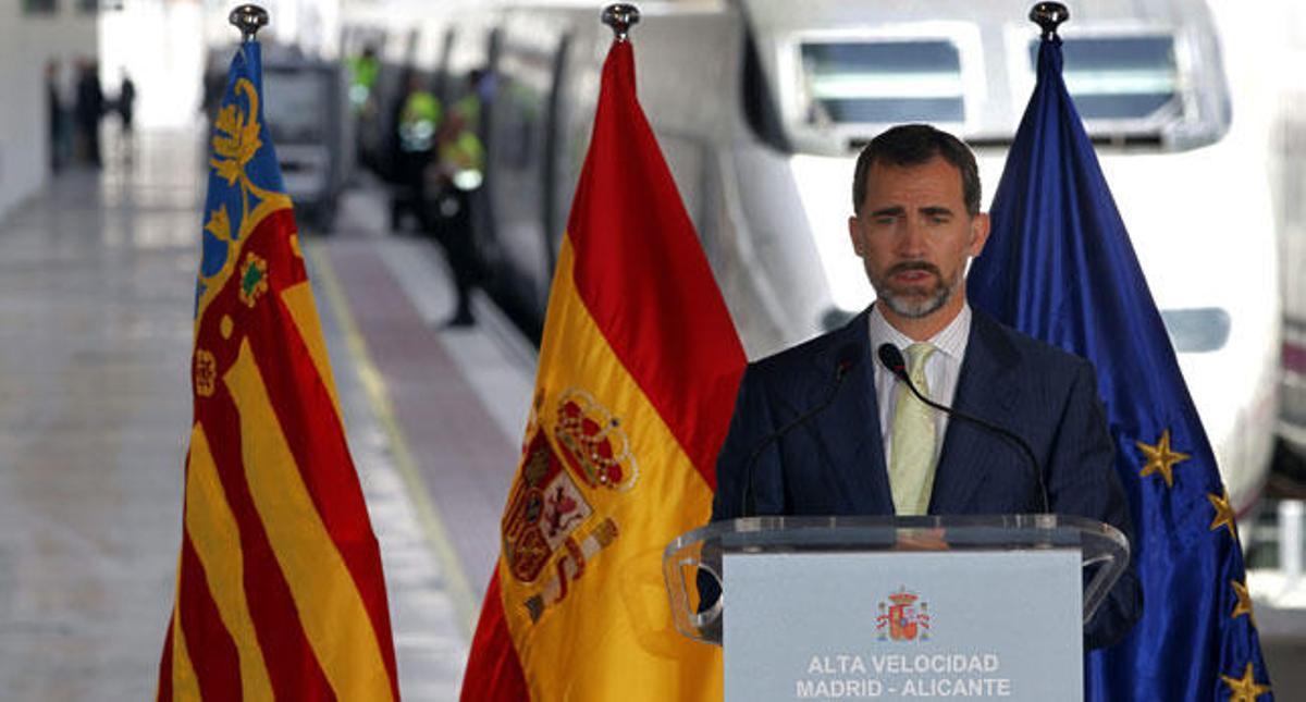 El AVE llega a Alicante entre protestas