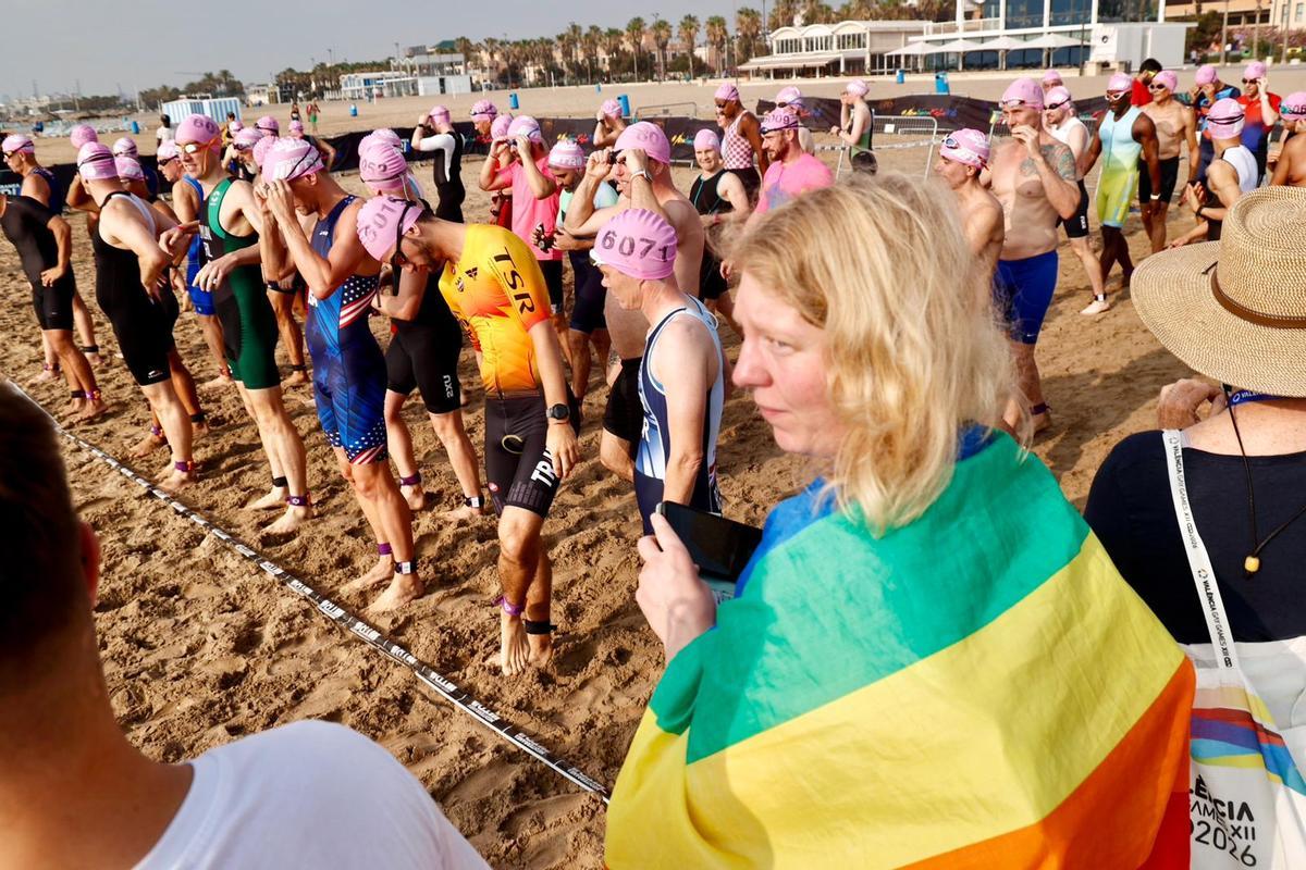 Salida del Triatlón en la playa de la Malva-rosa.