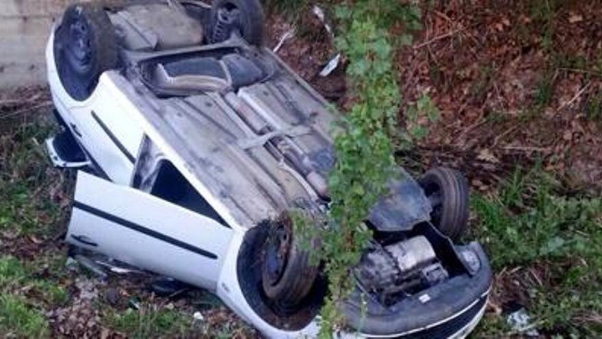 Condueix begut i bolca amb el seu vehicle a Llagostera