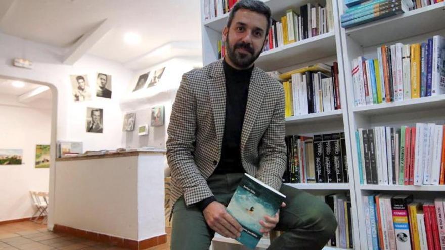El escritor Javier Vela, en la presentación de una de sus obras en La República de las Letras’.