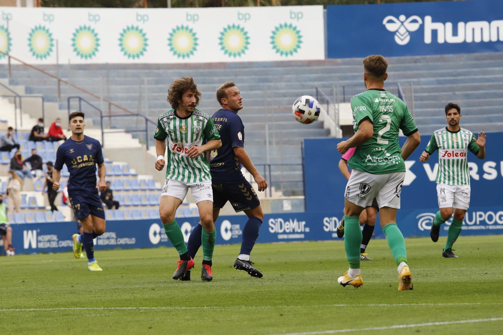 El UCAM Murcia vence y certifica su presencia en el play off (3-2)