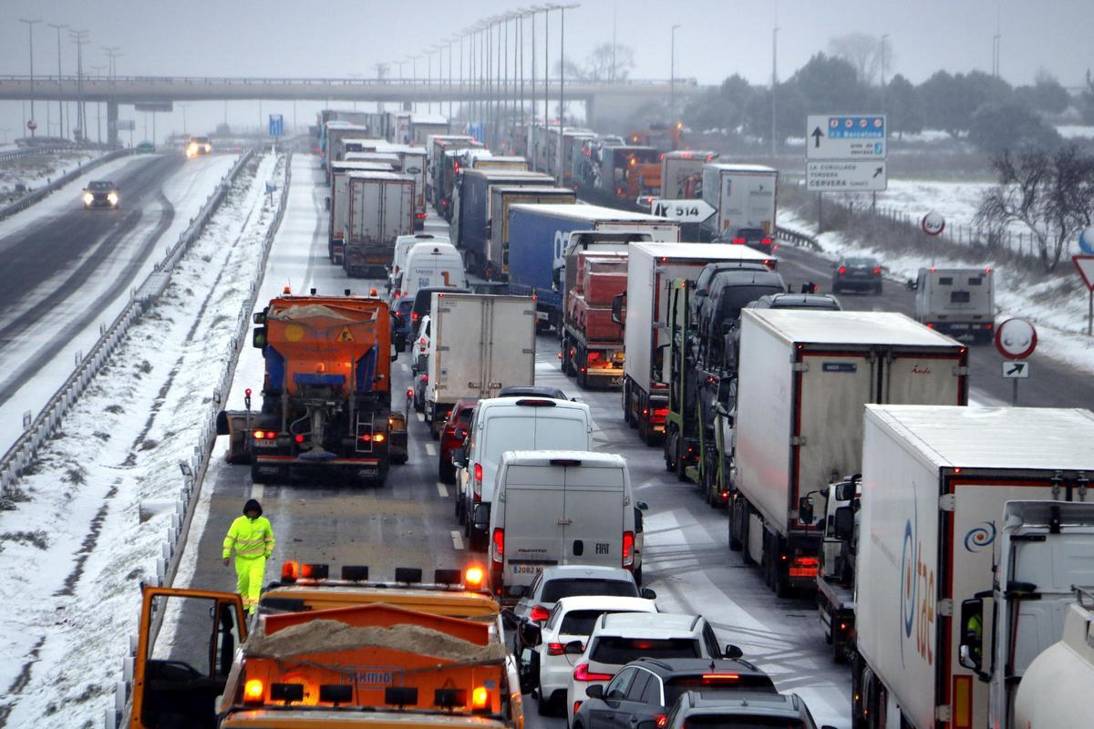 Col·lapse en l'A-2 després d'una nevada.
