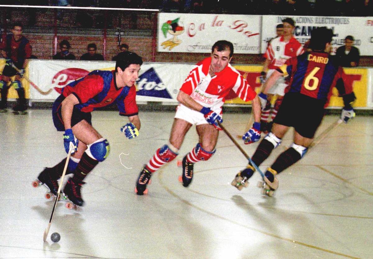 El selvatà, entre David Páez i Gabi Cairo, en un SHUM-Barça