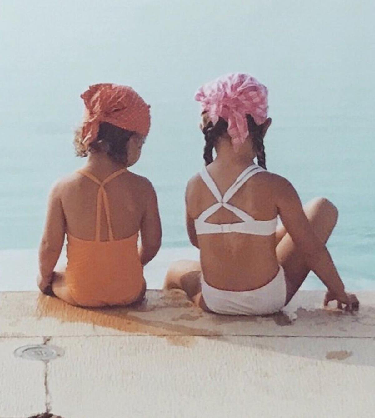 Las hermanitas Hadid de playeo