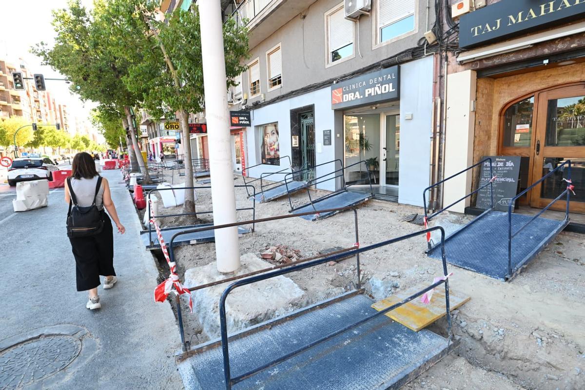 Un tramo de la Avenida de la Libertad donde se ha registrado la avería eléctrica y que está levantado por obras