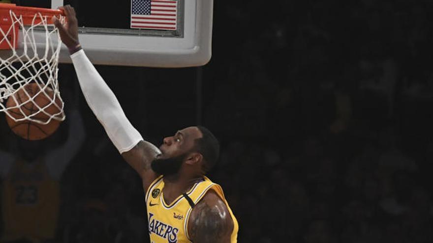 LeBron James da a los Lakers su sexta victoria seguida