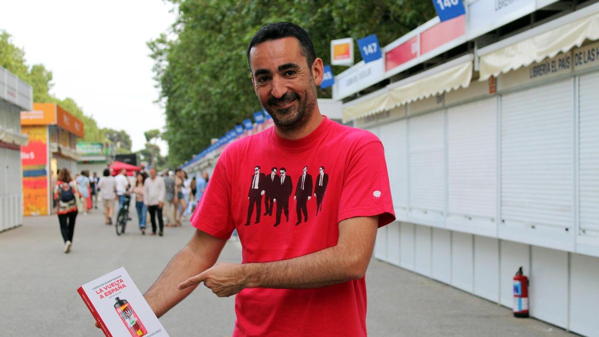 Juanfran de la Cruz, con su libro.