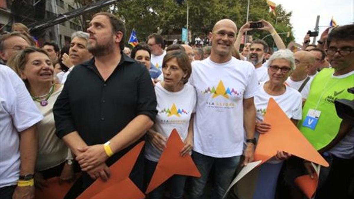 Los candidatos de Junts pel Sí Oriol Junqueras, Carme Forcadell, Raül Romeva y Muriel Casals, en la Via Lliure.