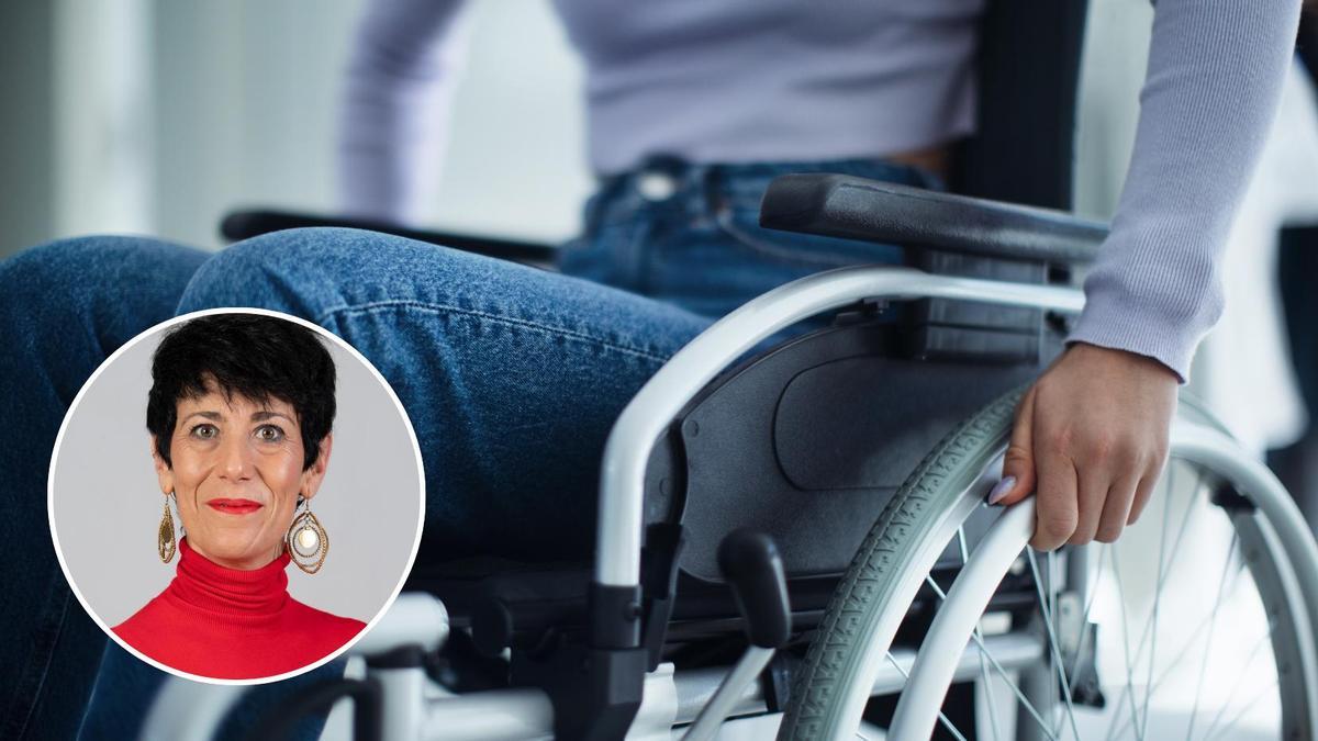 Mujer en silla de ruedas en el hospital