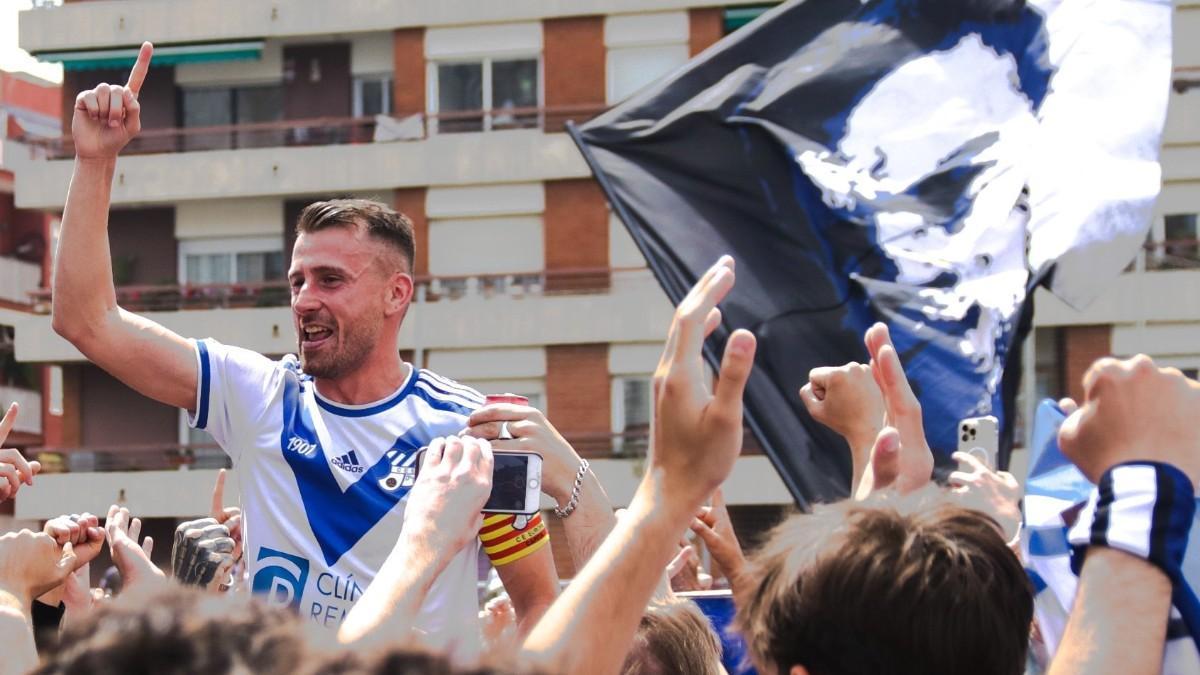 El mítico Cano, capitán del Europa, celebra el ascenso