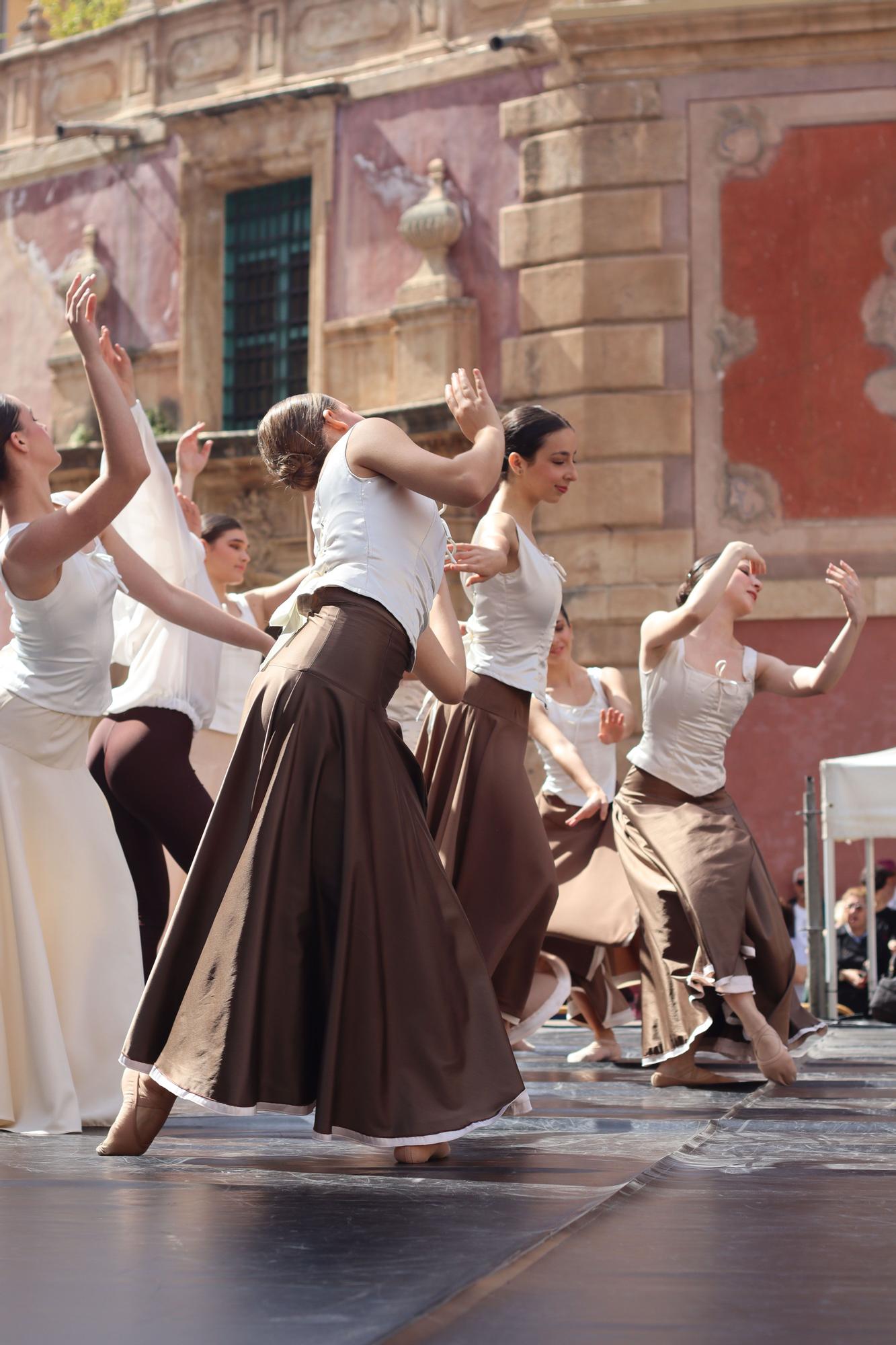 Exhibición de danza en la plaza Belluga de Murcia