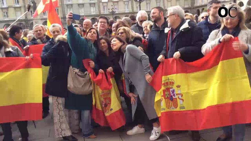 Así fue la concentración en María Pita "contra las políticas de Pedro Sánchez"