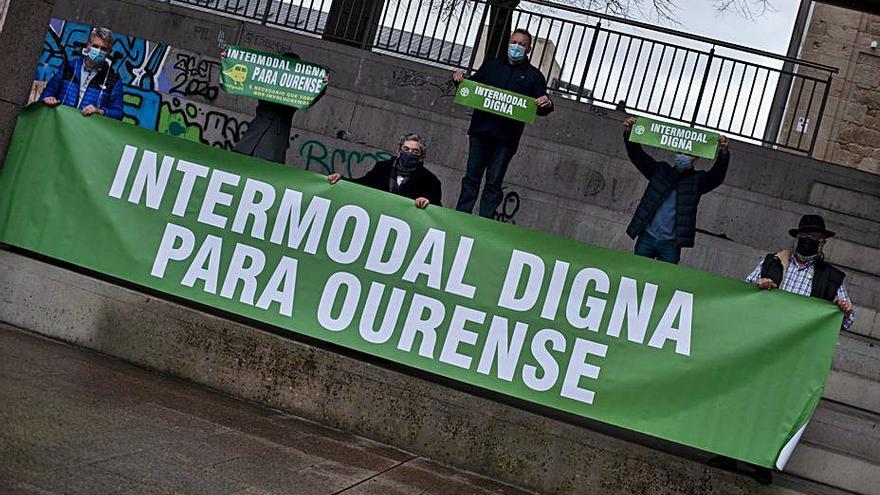 Una de las manifestaciones de Plataforma Tren Digno.   | // BRAIS LORENZO