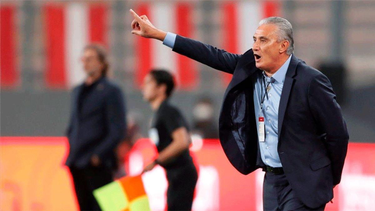 Tite, durante el partido ante Perú