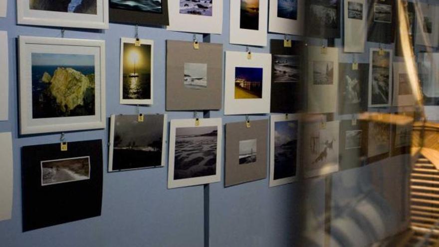La exposición de fotografías de la mar, ayer, en el Museo Marítimo.