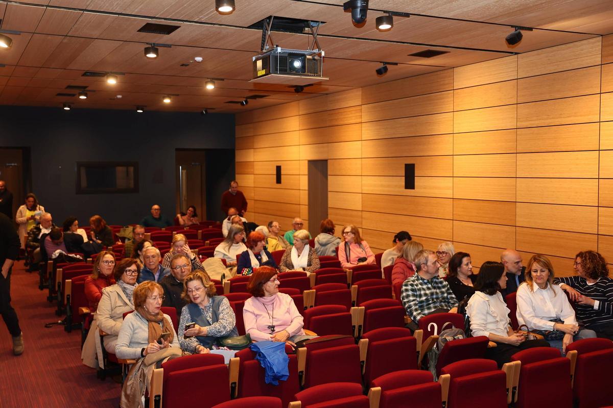 Asistentes a la mesa redonda sanitaria de este jueves, en la Casa de Cultura.