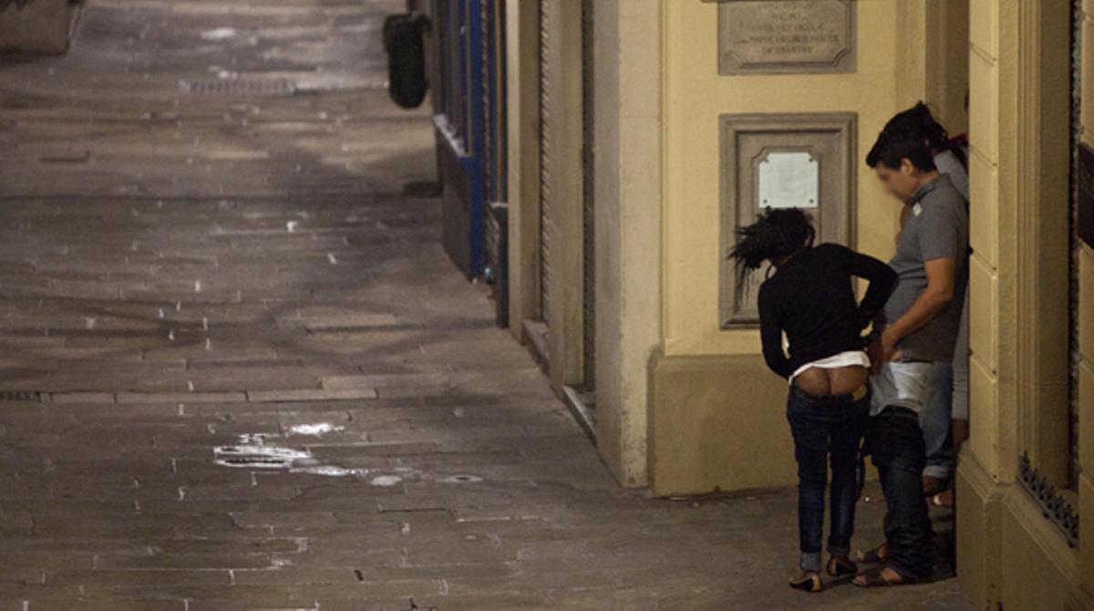 Les escenes de sexe al carrer de Petritxol de Barcelona són una constant molèstia per als veïns.