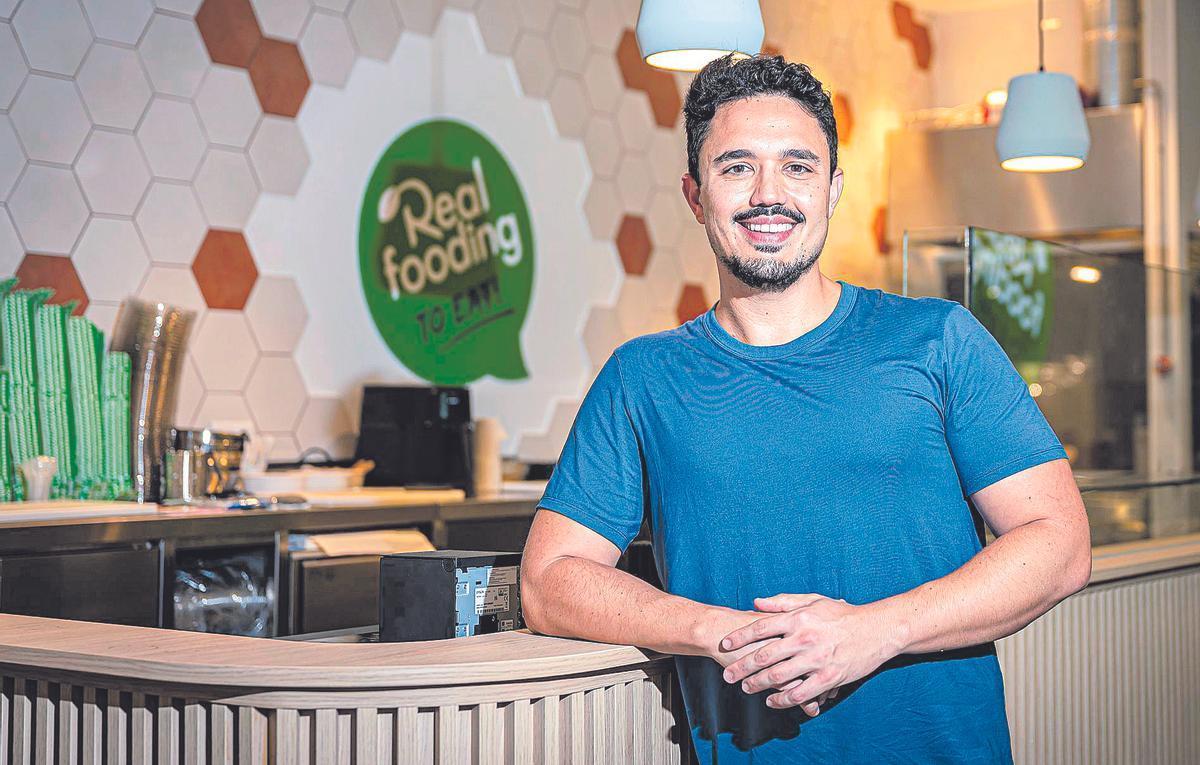 ‘Realfooding’: el ‘‘influencer’’ Carlos Ríos obre el seu primer restaurant a Barcelona ‘Realfooding’: el ‘‘influencer’’ Carlos Ríos obre el seu primer restaurant a Barcelona