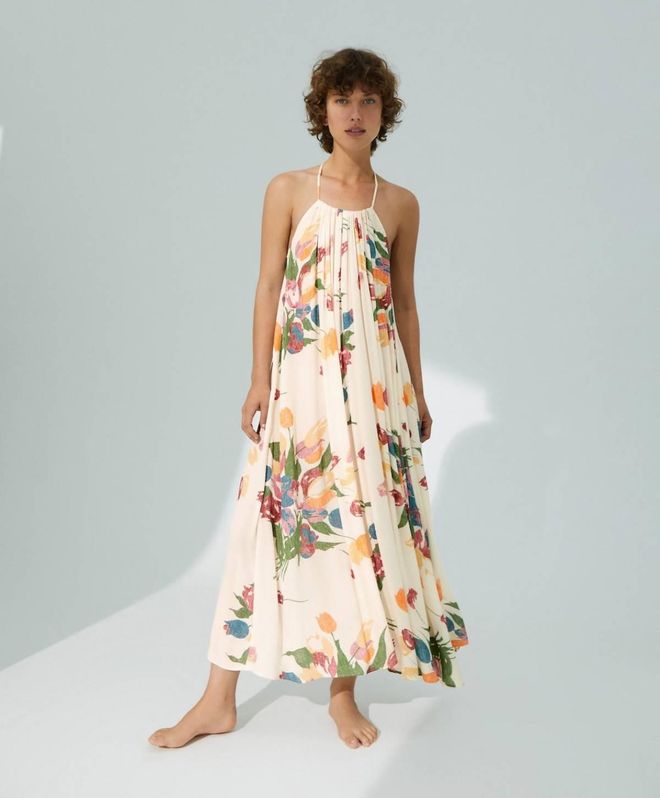 Vestido largo con estampado de flores, de Oysho