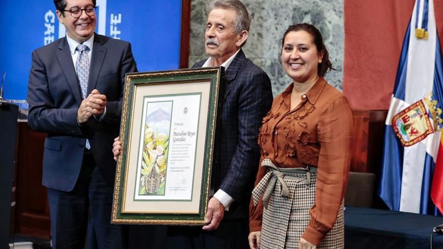 El homenaje al cestero Marcelino Reyes centra el Día de la Artesanía