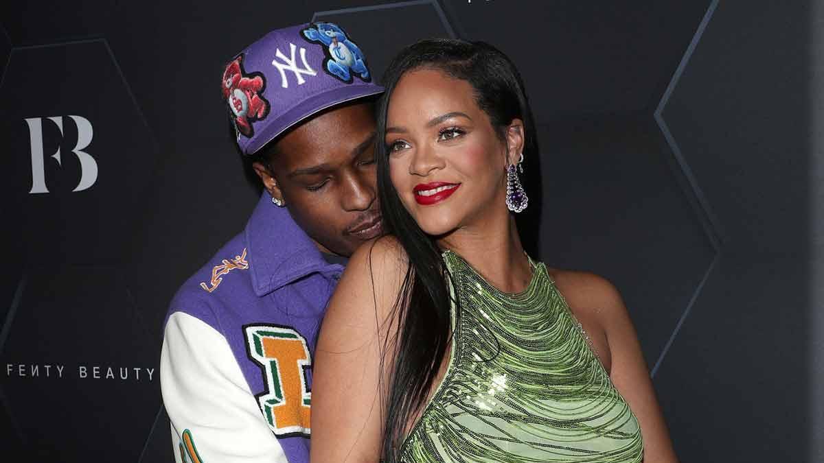 Rihanna y ASAP Rocky posando juntos