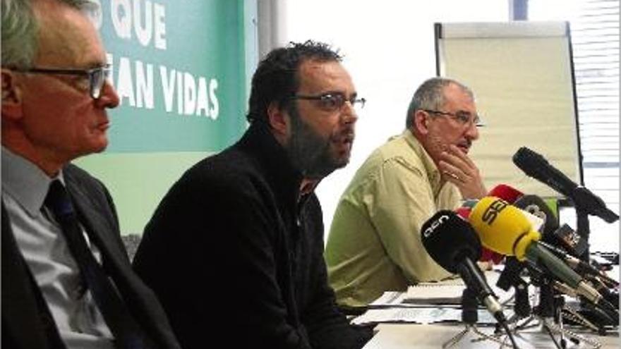 Membres d&#039;Intermón Oxfam, durant la roda de premsa de presentació de l&#039;informe.