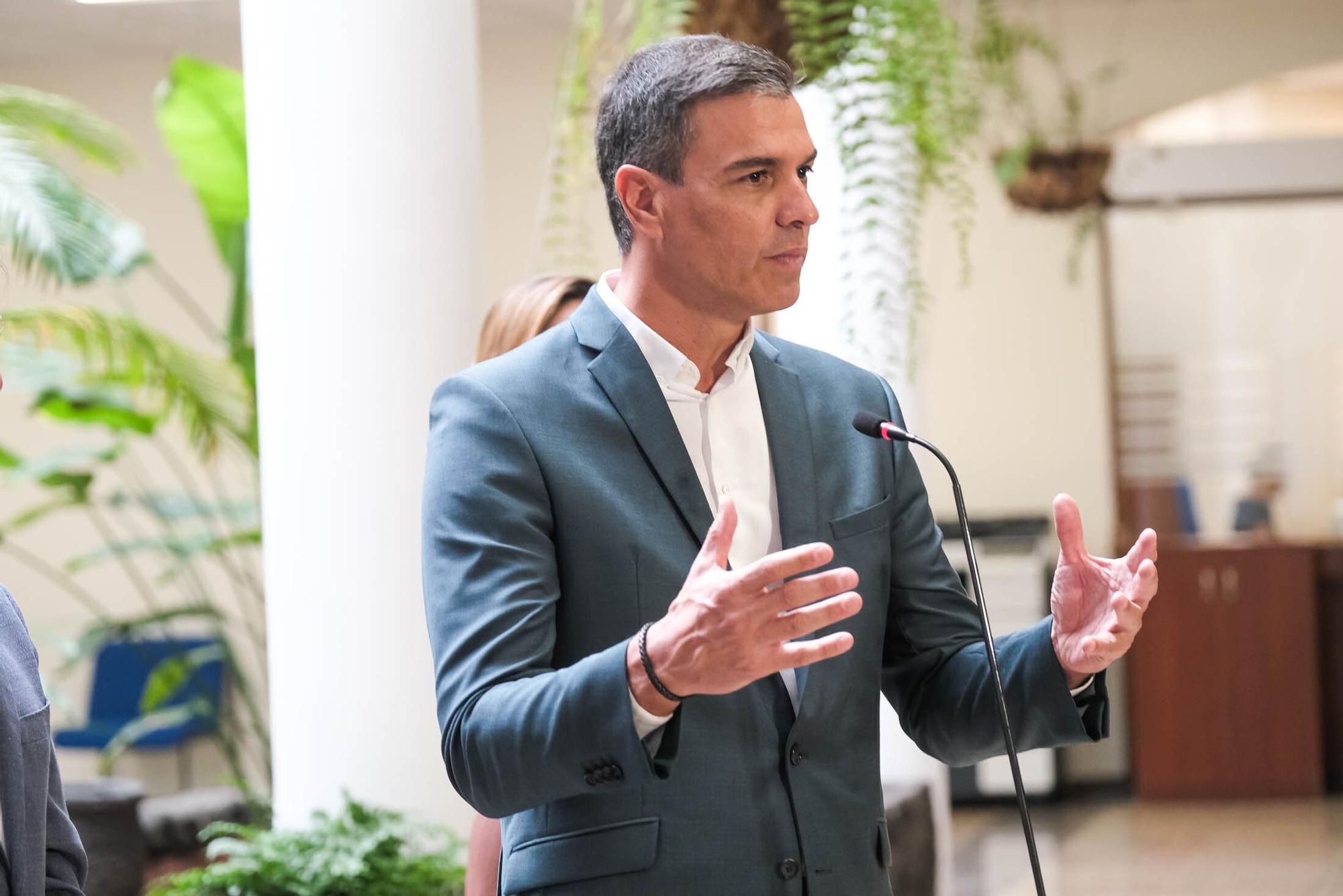 Encuentro entre Pedro Sánchez y Ángel Víctor Torres en el Cabildo de Lanzarote