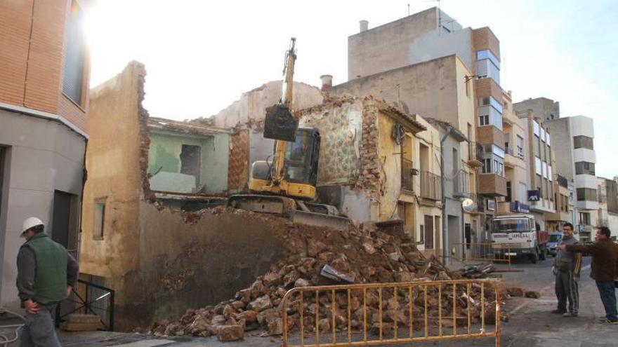 L&#039;Alcora derriba una casa para ensanchar la calle Viver