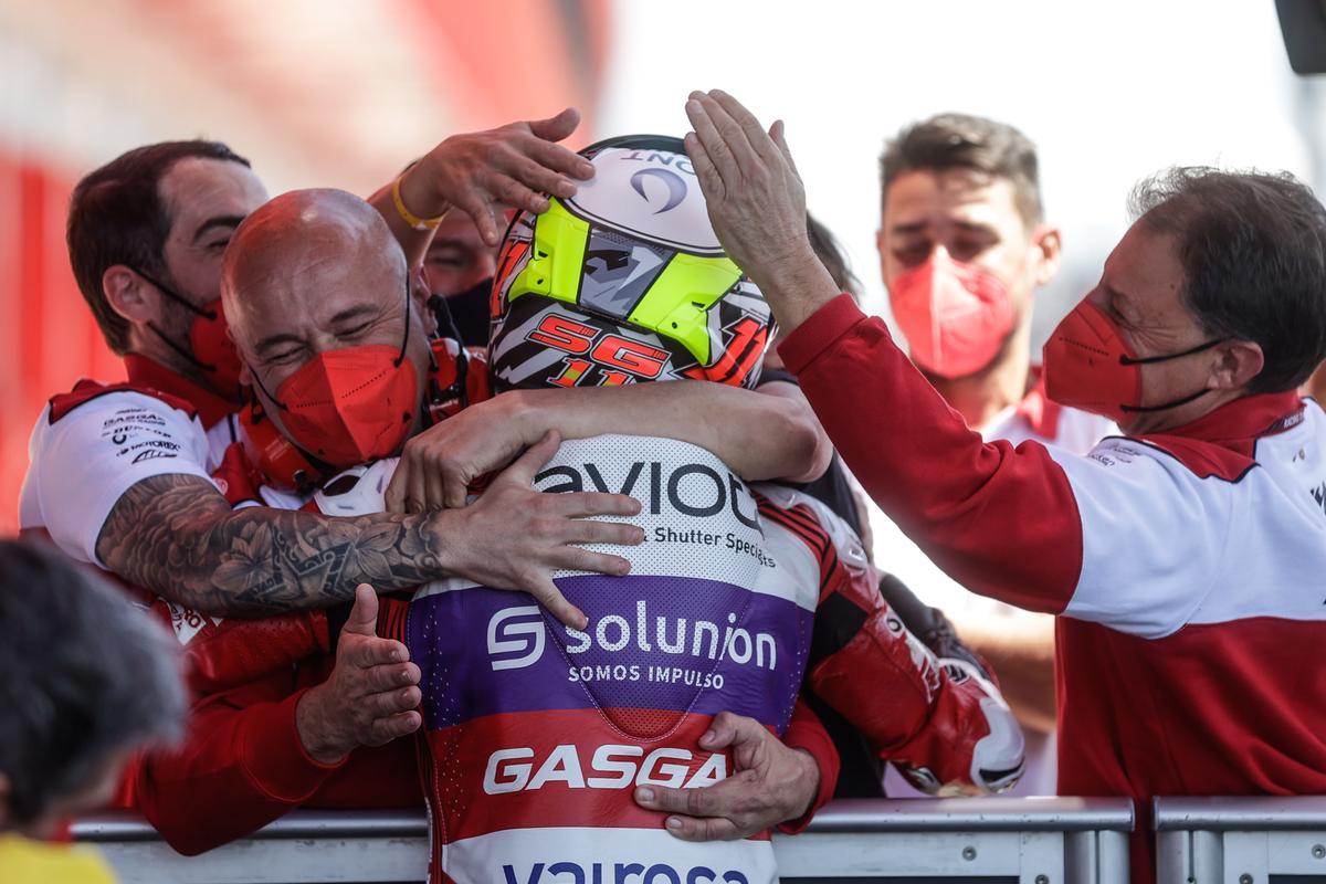 Victoria y liderato en Moto3 de Sergio García Dols en Argentina